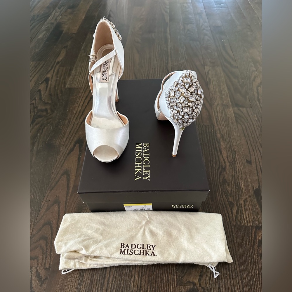Badgley Mischka Gene Pumps